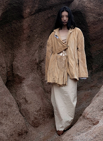 Under the thickness and distressed effects of the jacket, there is a light cotton skirt that looks classic in the front. The silhouettes, fabrications, and textures contrast greately when the pieces are put together. This suggests human conflicts that happen throughout one's lifetime.