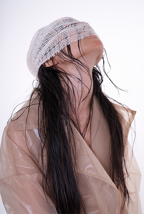 French hem finished jacket. Notch collar.