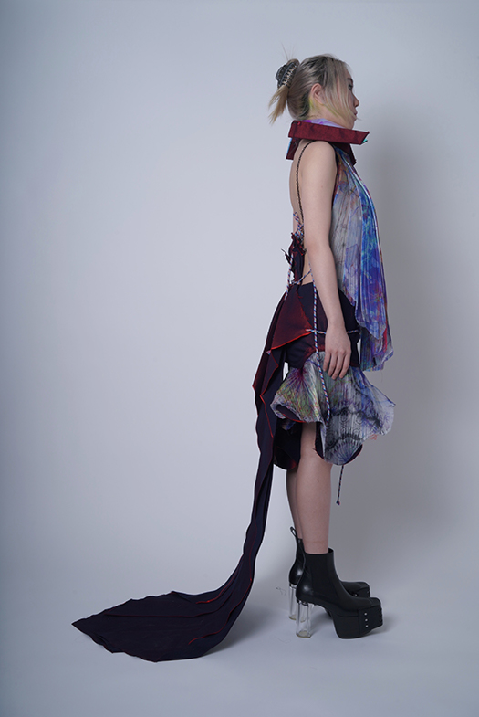 Irregular double-flared denim skirt matches with creative apron top and pleated denim trailing tail