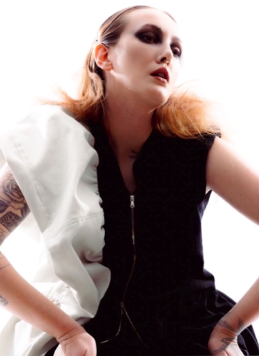 In order to balance the whole look, the neckline is designed to be a simple and clean V.